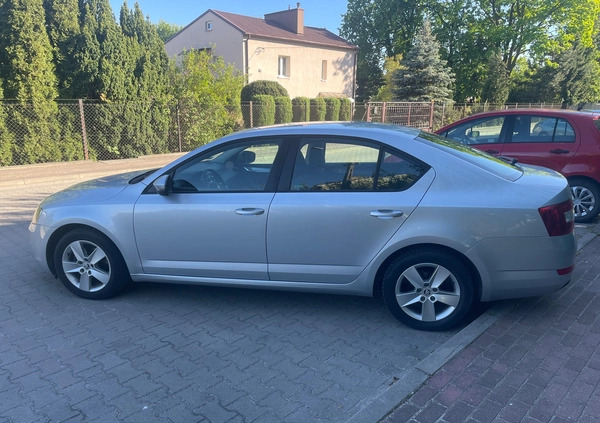 Skoda Octavia cena 35100 przebieg: 173800, rok produkcji 2013 z Milanówek małe 121